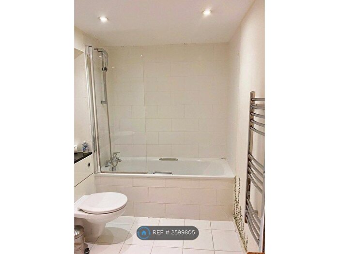 2 Bedroom Flat To Rent In The Oxygen, London, E16