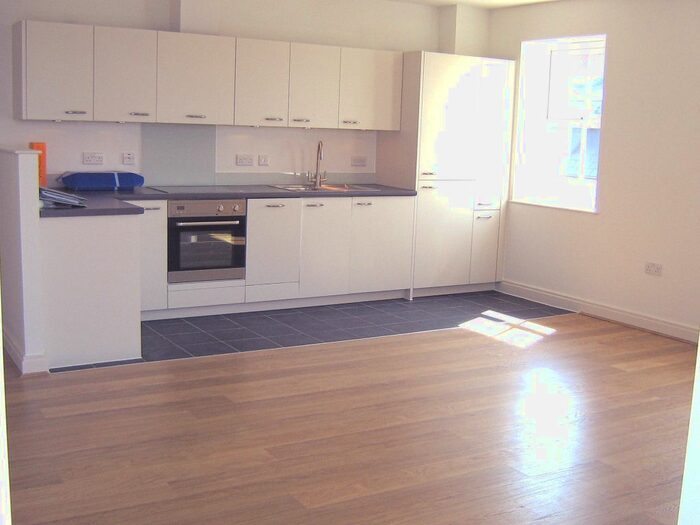 2 Bedroom Flat To Rent In The Maltings Beaumont Drive, Worcester Park, KT4