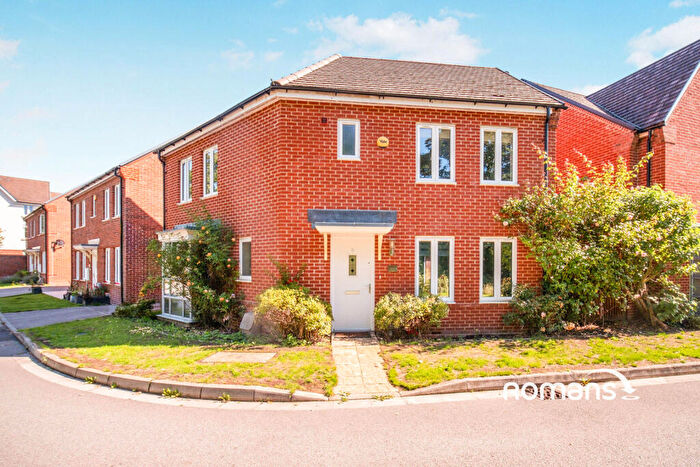 3 Bedroom House To Rent In Draper Crescent, Wokingham, RG40