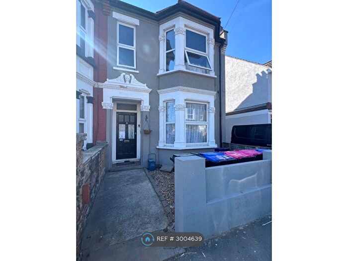 1 Bedroom Flat To Rent In South Avenue, Southend-On-Sea, SS2