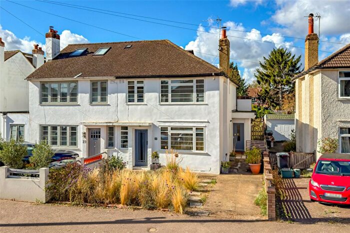 4 Bedroom Semi-Detached House For Sale In Oakwood Drive, St. Albans, Hertfordshire, AL4