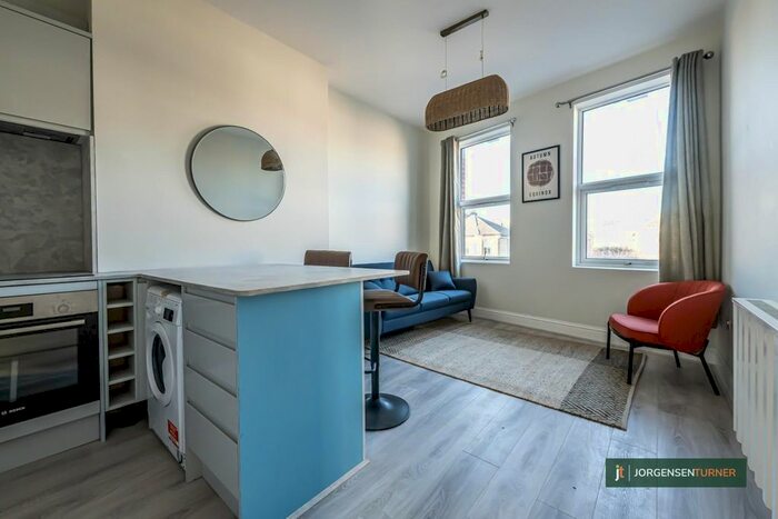 2 Bedroom Flat To Rent In Uxbridge Road, London, W12