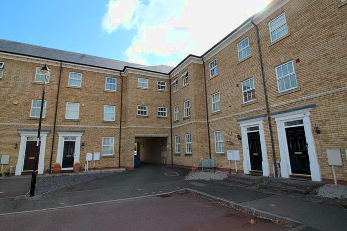2 Bedroom Apartment To Rent In The Ridings, Grange Park, NN4