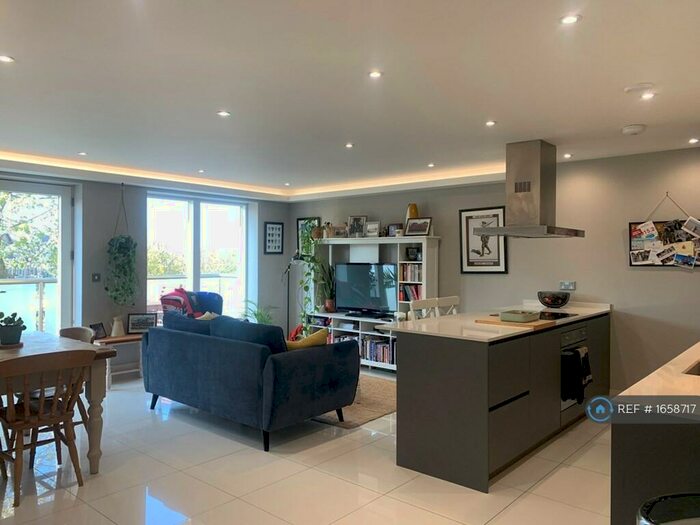 2 Bedroom Flat To Rent In Zola House, London, SE19