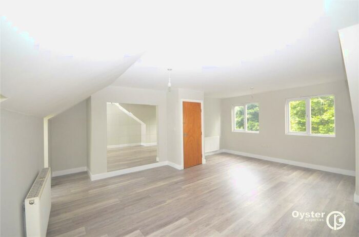 2 Bedroom Apartment To Rent In Bowes Road, London, N11