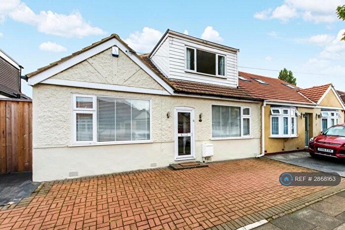 4 Bedroom Bungalow To Rent In Woodlands Avenue, Sidcup, DA15