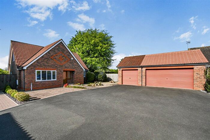 3 Bedroom Detached Bungalow For Sale In North Lane, Wheldrake, YO19