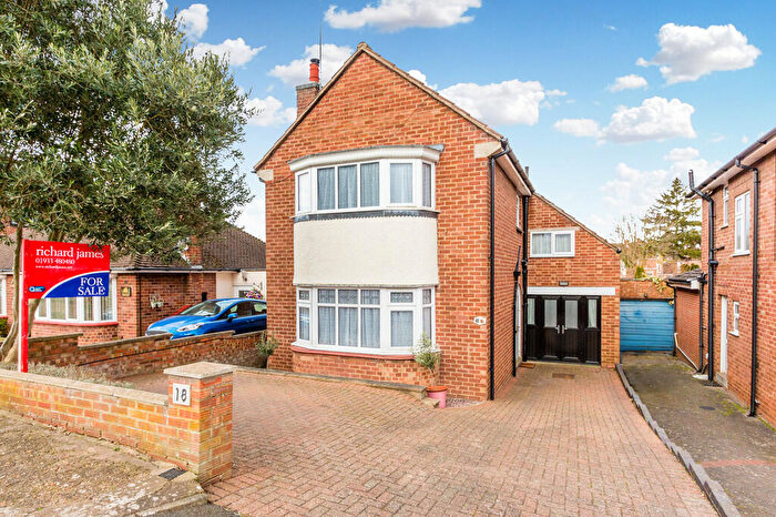 4 Bedroom Detached House For Sale In St. Marys Avenue, Rushden, NN10