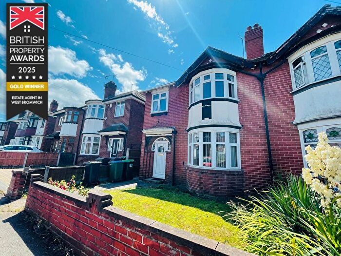 3 Bedroom Semi Detached House For Sale In Arlington Road, West Bromwich, B71