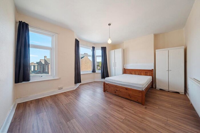 5 Bedroom House To Rent In Springfield Road, London, N15