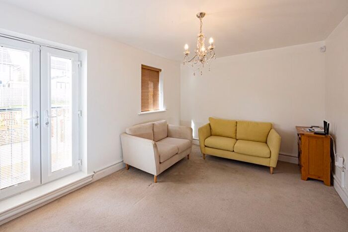 4 Bedroom Semi-Detached House To Rent In Tennyson Avenue, Lindley, Huddersfield, HD3