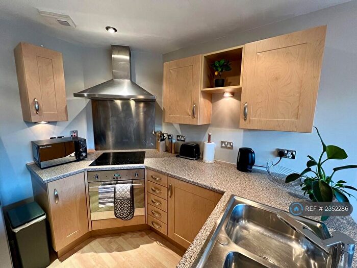 1 Bedroom Flat To Rent In Deanery Road, Bristol, BS1