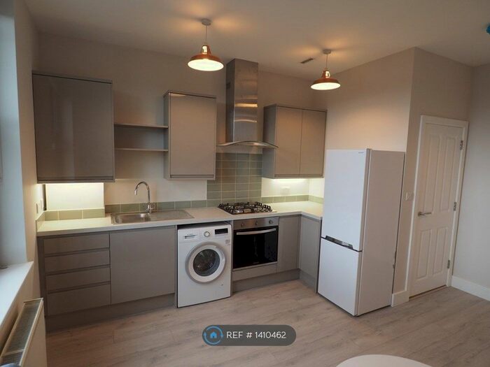 2 Bedroom Flat To Rent In Plough Apartments, London, N4