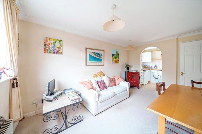 1 Bedroom Flat For Sale In Hanson Close, Beckenham, Kent, BR3