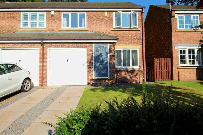 3 Bedroom Semi-Detached House To Rent In Longlands Drive, Houghton Le Spring, Tyne And Wear, DH5