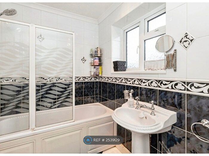 2 Bedroom End Of Terrace House To Rent In Hayling Road, Watford, WD19