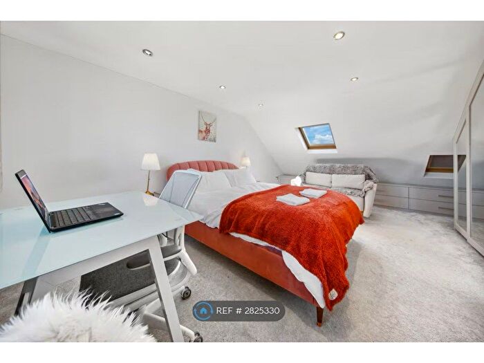 2 Bedroom Maisonette To Rent In Overton Road, London, E10