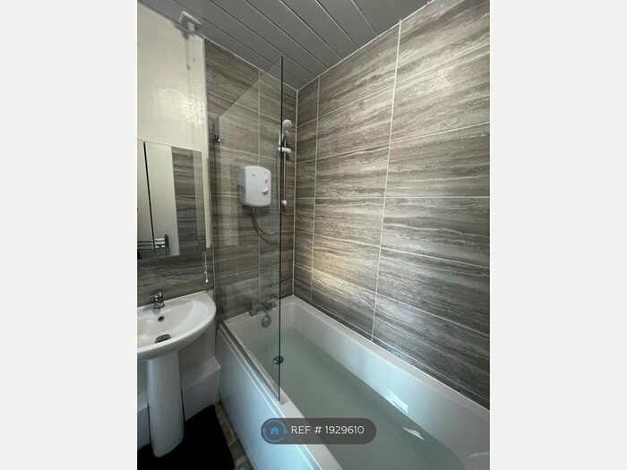 3 Bedroom Terraced House To Rent In Leybourne Drive, Nottingham, NG5