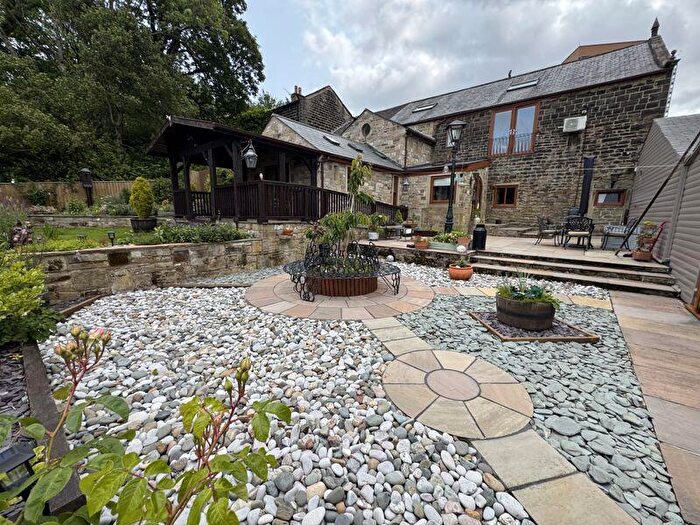 5 Bedroom Property For Sale In Jumples Barn, Halifax, HX2