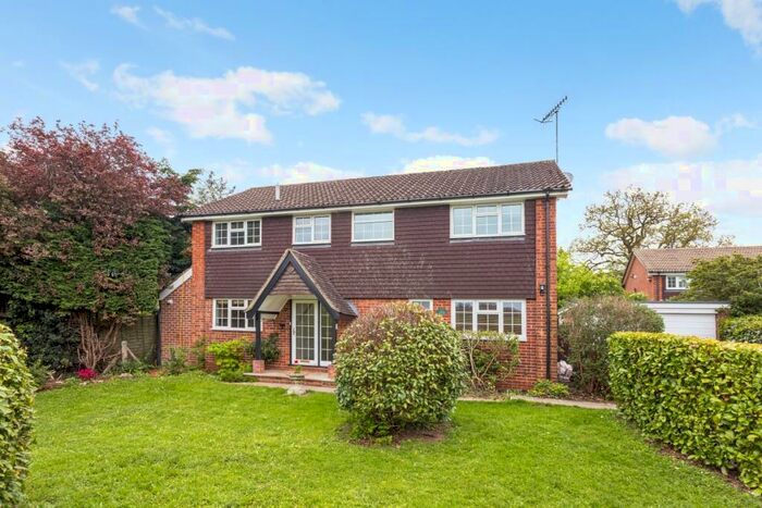 4 Bedroom Detached House To Rent In Pine View Close Chilworth, GU4