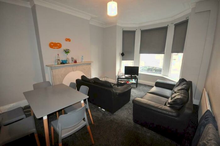 5 Bedroom Terraced House To Rent In Ebberston Terrace, Hyde Park, Leeds, LS6