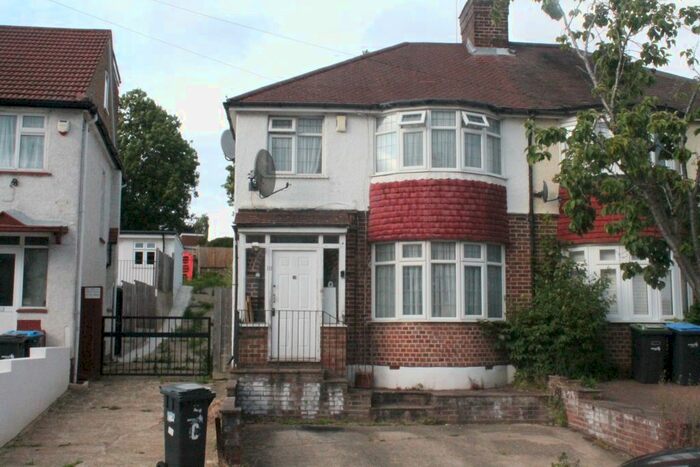 3 Bedroom Semi-Detached House To Rent In Orchard Avenue, London, N14