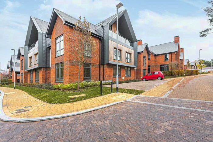 2 Bedroom Penthouse Flat To Rent In Chieftain House, Chieftain Road, Longcross, KT16