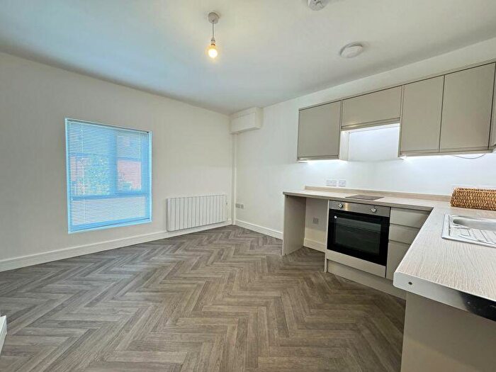 1 Bedroom Flat To Rent In Plodder Lane, Farnworth, Bolton ** Available Now **, BL4