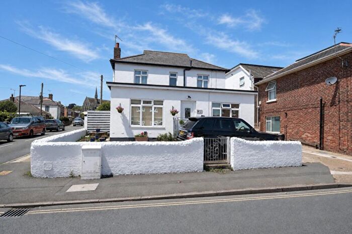 6 Bedroom Detached House For Sale In Substantial Home With Annexe * Sandown, PO36