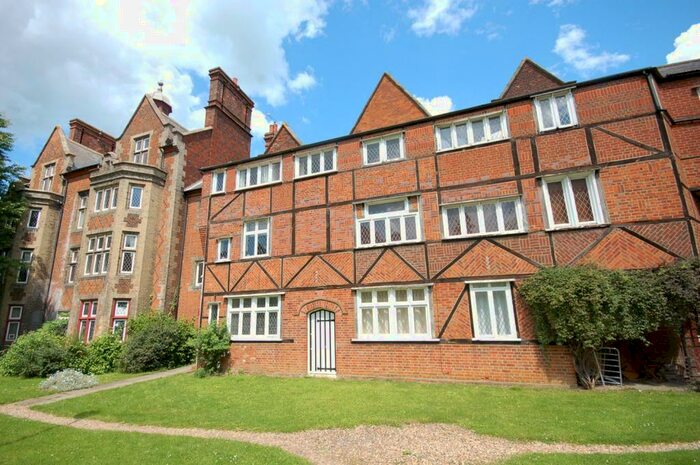 1 Bedroom Apartment To Rent In Buckingham Court, The Close, Dunmow, Essex, CM6