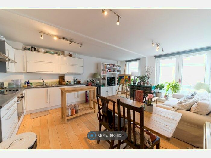 2 Bedroom Flat To Rent In Mowlem Street, Bethnal Green, E2