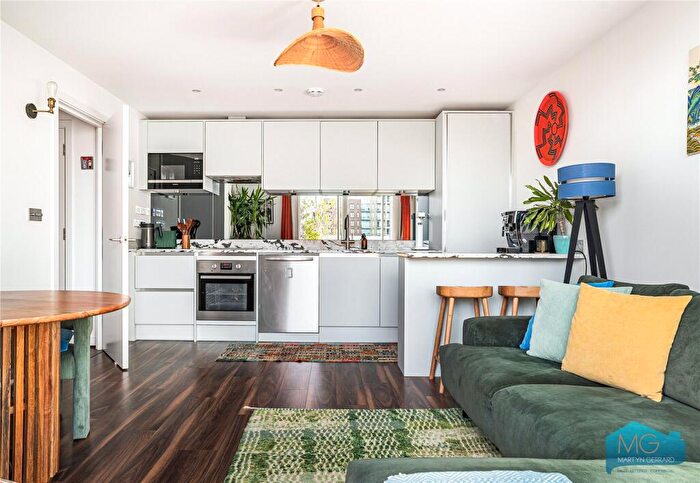 2 Bedroom Apartment For Sale In Chadwell Lane, Hornsey, London, N8