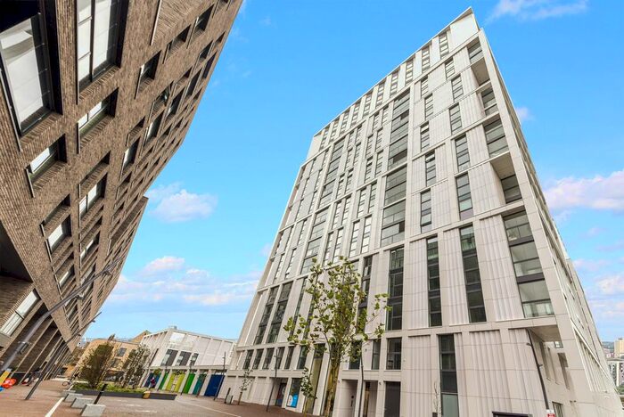 2 Bedroom Flat To Rent In St. Josephs Street, London, SW8