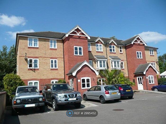 2 Bedroom Flat To Rent In Woodfield Road, Thames Ditton, KT7