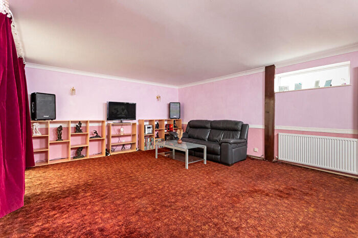 3 Bedroom End Of Terrace House For Sale In Buckerills, Basildon, SS13