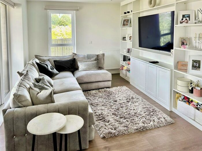 2 Bedroom Flat To Rent In Frogmore Avenue, Watford, Hertfordshire, WD17