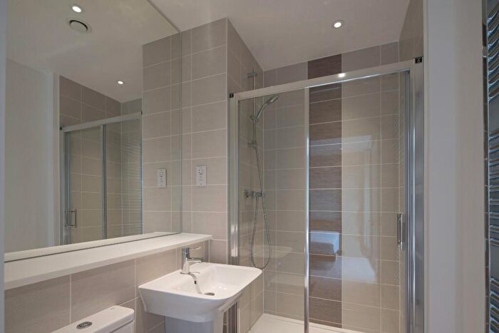 2 Bedroom Apartment To Rent In Artisans House, Abbott Road, E14