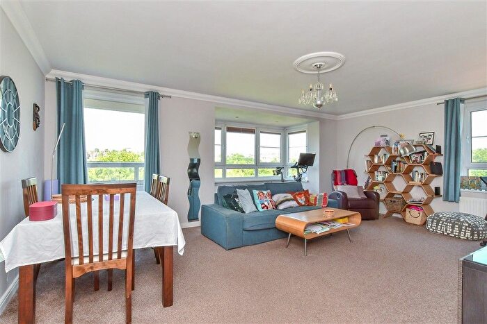 2 Bedroom Flat For Sale In Preston Park Avenue, Brighton, East Sussex, BN1