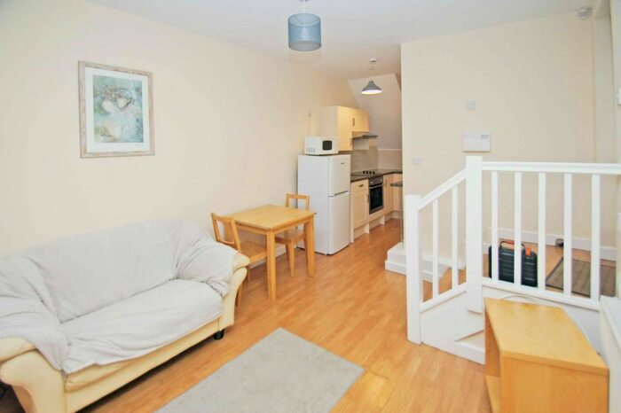 Studio To Rent In Heathfield Terrace, Headingley, Leeds, LS6