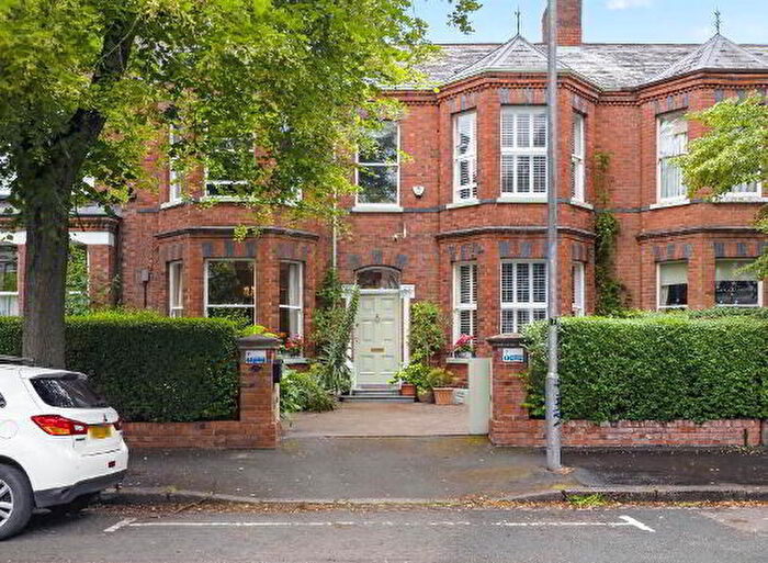 5 Bedroom Mid TownHouse For Sale In Wellington Park, Belfast, BT9