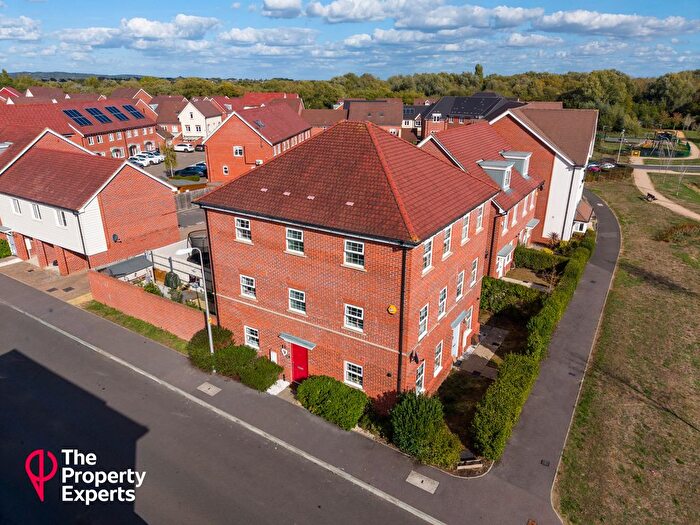 4 Bedroom Semi-Detached House For Sale In Forest Road, Reading, RG5