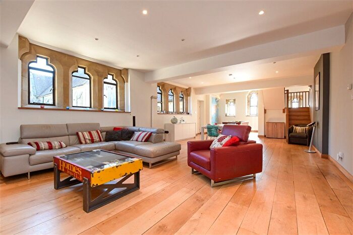 4 Bedroom Semi-detached House For Sale In Langton Road, Tunbridge Wells, Kent, TN4