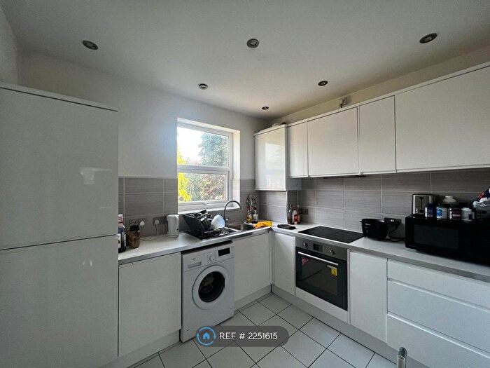 1 Bedroom Flat To Rent In Albert Road, Manchester, M19