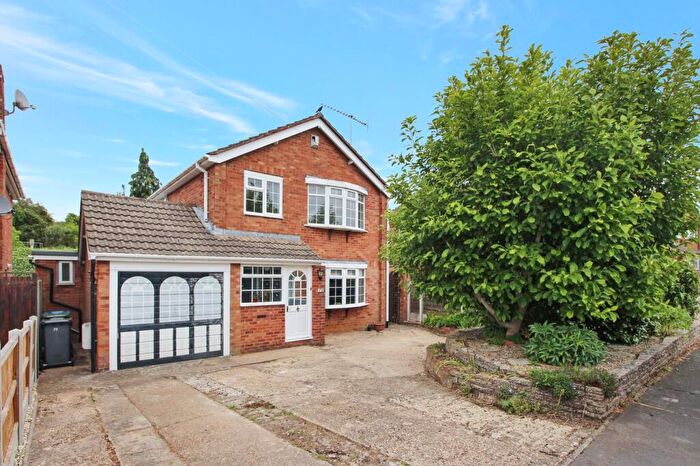 3 Bedroom Detached House For Sale In Constable Road, Rugby, CV21