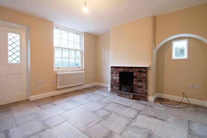 3 Bedroom End Of Terrace House For Sale In Enville Road, Kinver, DY7