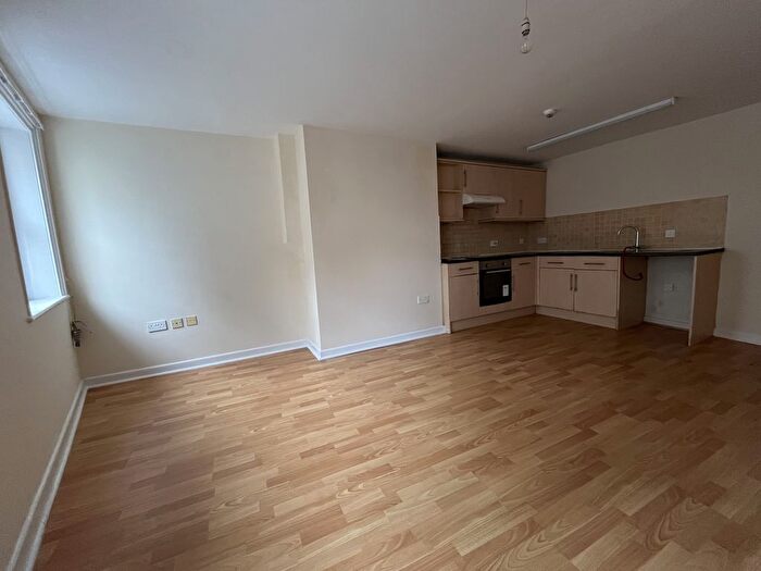 3 Bedroom Flat To Rent In Old Christchurch Road, Bournemouth, BH1