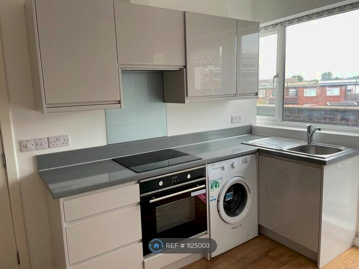 2 Bedroom Flat To Rent In London Road, Blackwater, Camberley, GU17