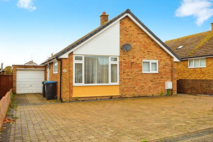 2 Bedroom Detached Bungalow For Sale In Grasmere Avenue, Ramsgate, Kent, CT11