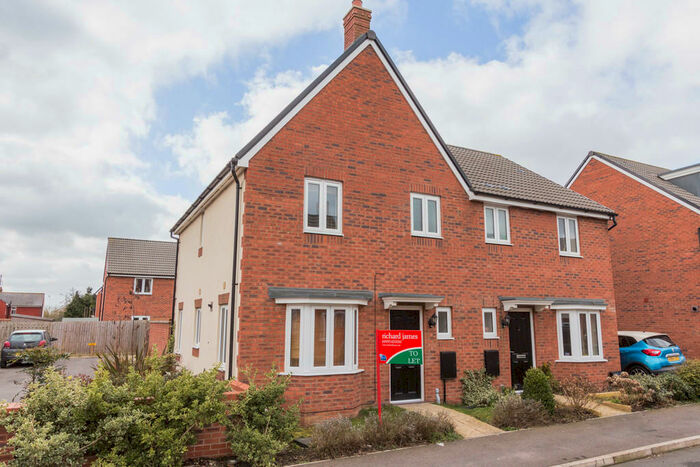 3 Bedroom Semi-Detached House To Rent In Chimney Crescent, Irthlingborough, NN9