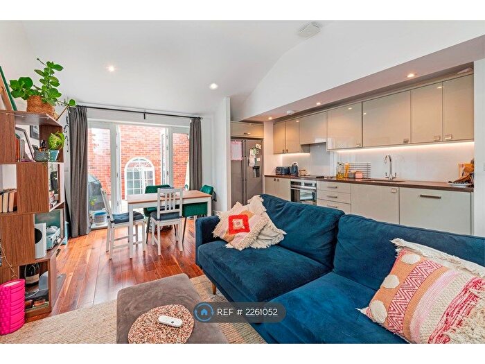 2 Bedroom Flat To Rent In Barnes High Street, London, SW13